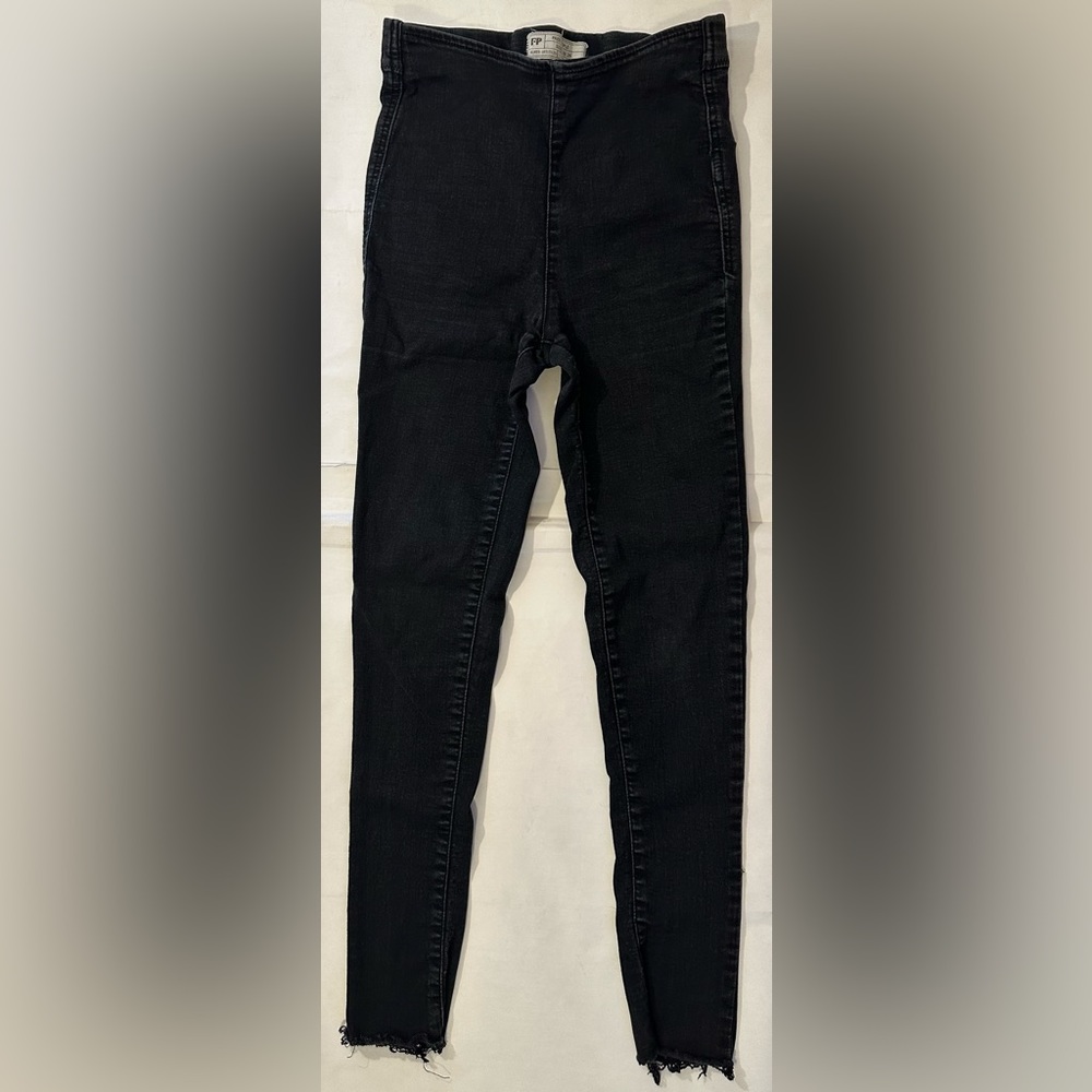 Free People Pull On Skinny Jeans with Raw Hem Black Size 26